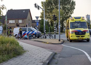 Gewonde bij botsing tussen fietsers op kruising Jan van Krimpenweg en Oudeweg