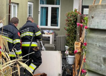 Haarlemmer steekt pallets in brand in achtertuin en wordt aangehouden