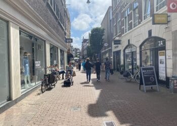 “Verplaats winkels naar Grote Houtstraat om ruimte voor woningen te maken”