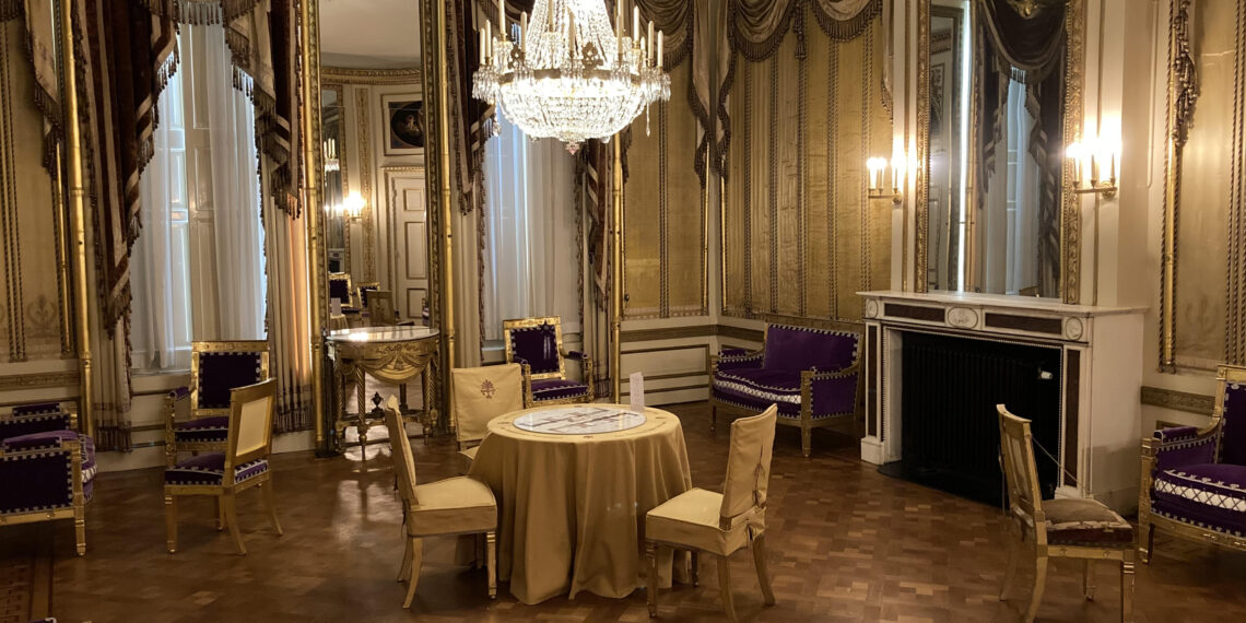 ‘Bling bling’ langs de gracht: nieuw museum Huis Barnaart open voor publiek