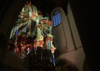 Spectaculaire lichtshow op eeuwenoude orgelklanken: “Fantastisch, weergaloos mooi”