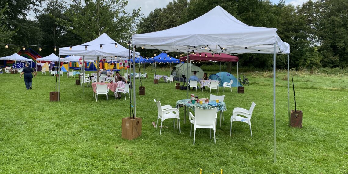 Buurtcamping Molenplaspark maakt vakantie toch mogelijk: “Leuk even van huis te zijn”