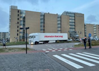 F1-karavaan komt aan in Zandvoort: “Sta hier al sinds vannacht”