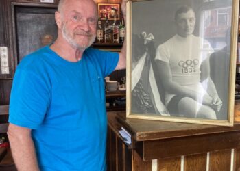 Voor één dag ‘Café Lavreysen’, met gouden plak herleeft stukje Haarlemse sporthistorie