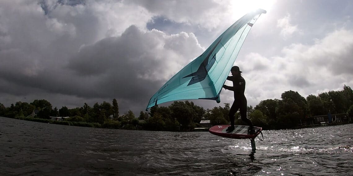 Tijdens foilen zweef je over het water: “Je hebt echt het idee dat je vliegt”