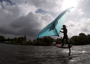 Tijdens foilen zweef je over het water: “Je hebt echt het idee dat je vliegt”