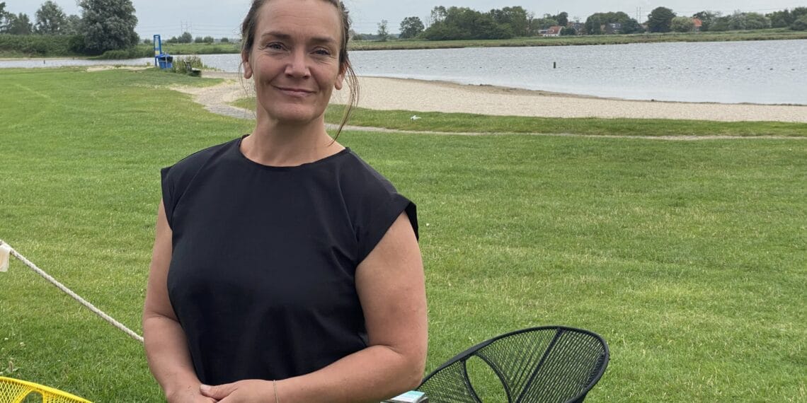 Ondernemer is terugkerende blauwalg in Veerplas zat: “Mensen blijven weg”