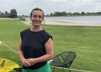 Ondernemer is terugkerende blauwalg in Veerplas zat: “Mensen blijven weg”