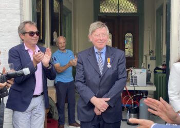 Heemstedenaar krijgt lintje voor jarenlange inzet Haarlemse hofjes