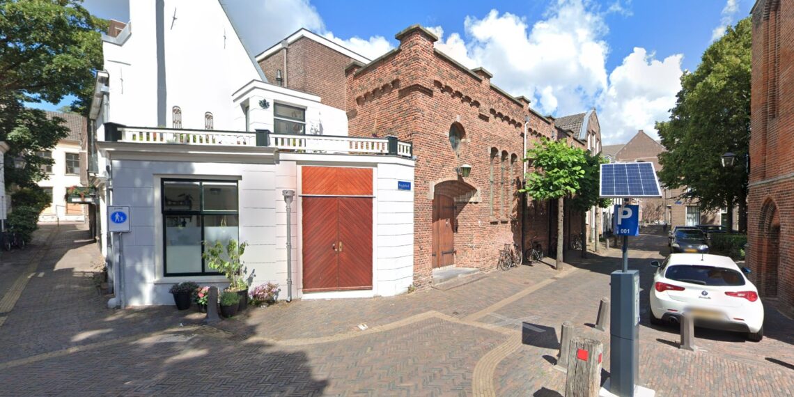 Theater de Liefde gaat zaal Theo Maassen toch vullen ondanks optreden gemeente