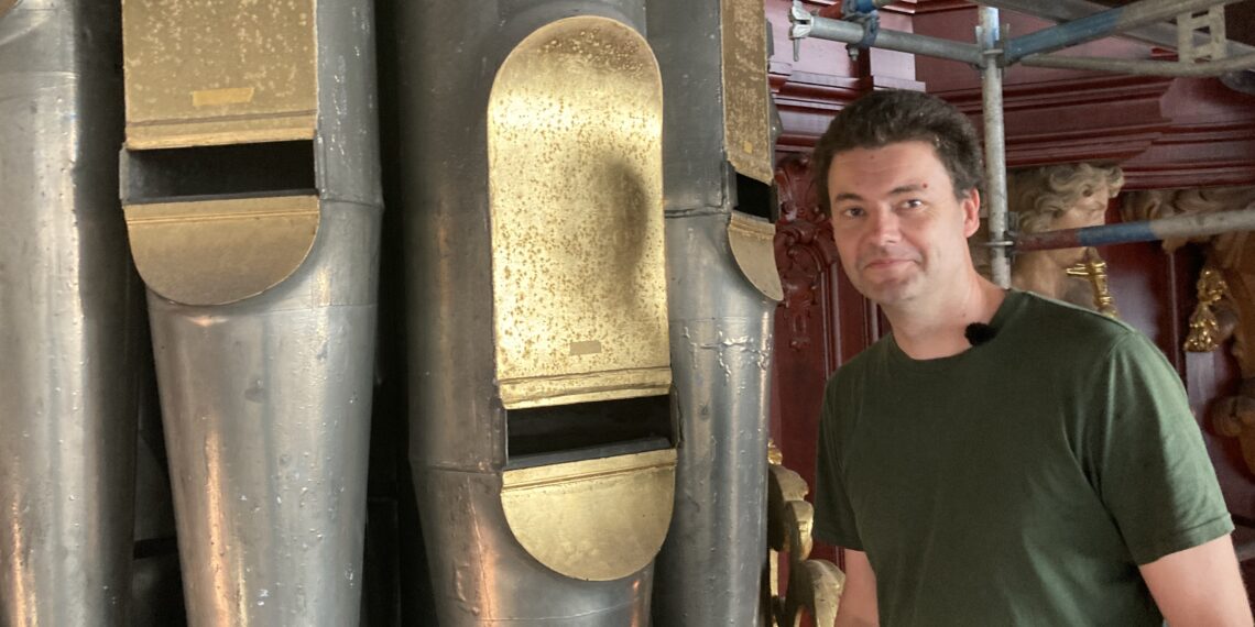 Ondergepoepte orgelpijpen Grote Kerk krijgen poetsbeurt