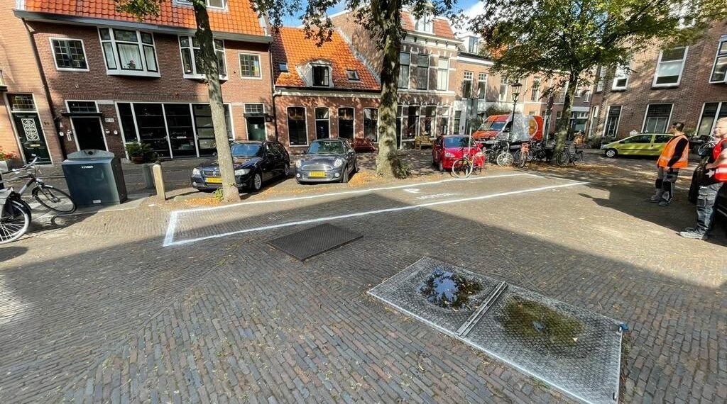 Binnenstadbuurt worstelt met motoren en fietsers op historisch plein