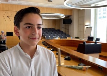Nieuwe kinderburgemeester Yusuf (11) gaat Wienen helpen: “We hebben elkaars nummer”