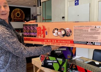 Vuurwerkverkopers slaan in: “Er geldt een afsteekverbod, geen verkoopverbod”