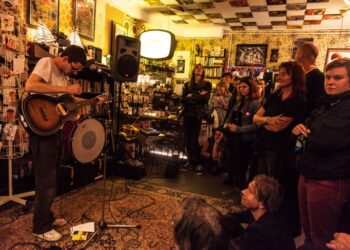 Nieuwe bands en publiek treffen elkaar in Haarlem tijdens de Popronde