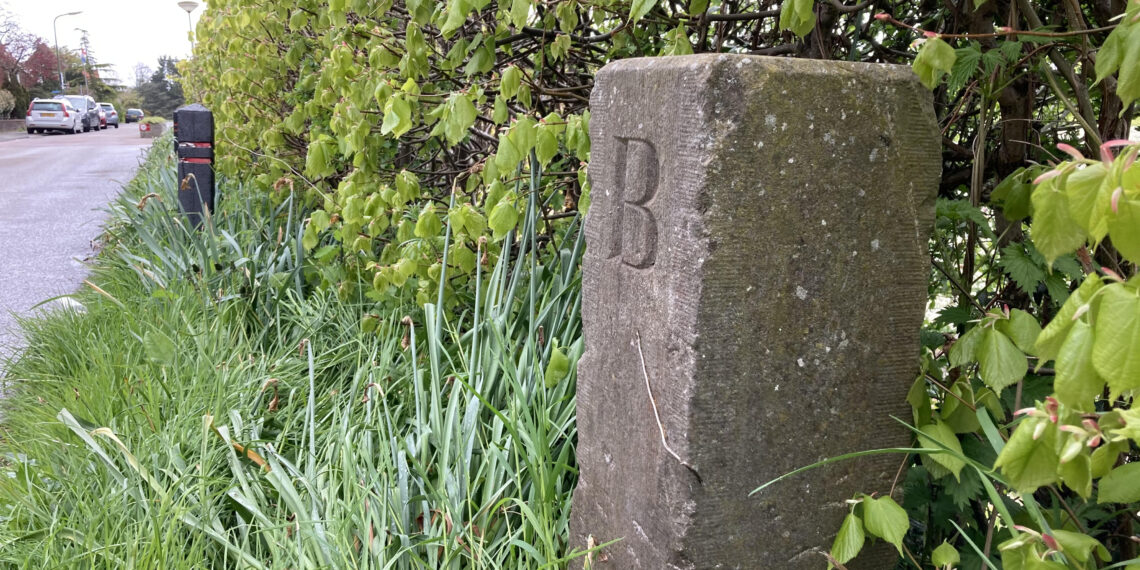 Oude provinciale grenspalen door ’tekenfoutje’ bijna van de monumentenlijst geschrapt