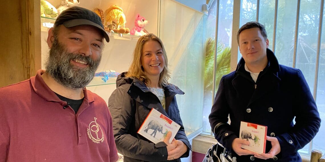 Toch bedrijfsuitje door weldoeners voor vrijwilligers dierentuin Artisklas