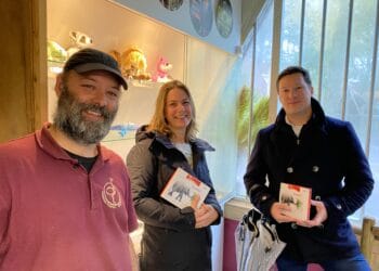 Toch bedrijfsuitje door weldoeners voor vrijwilligers dierentuin Artisklas