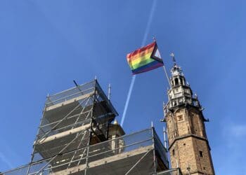 Gay Haarlem niet blij met nieuwe regenboogvlag: “Dit verhoogt risico op uitsluiting”