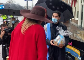 Koningin Máxima belooft Haarlemmer Kevin om Argentijnse hapjes bij hem te bestellen