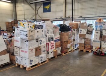 Inzamelingsactie Sinterklaas groot succes: vrachtwagen te klein voor gedoneerd speelgoed