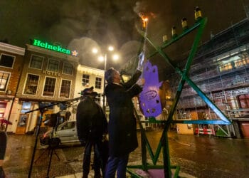 Viering Joodse feestdag in Heemstede en Haarlem: “Fijn dat we juist in deze tijd samen de lichtjes kunnen ontsteken”