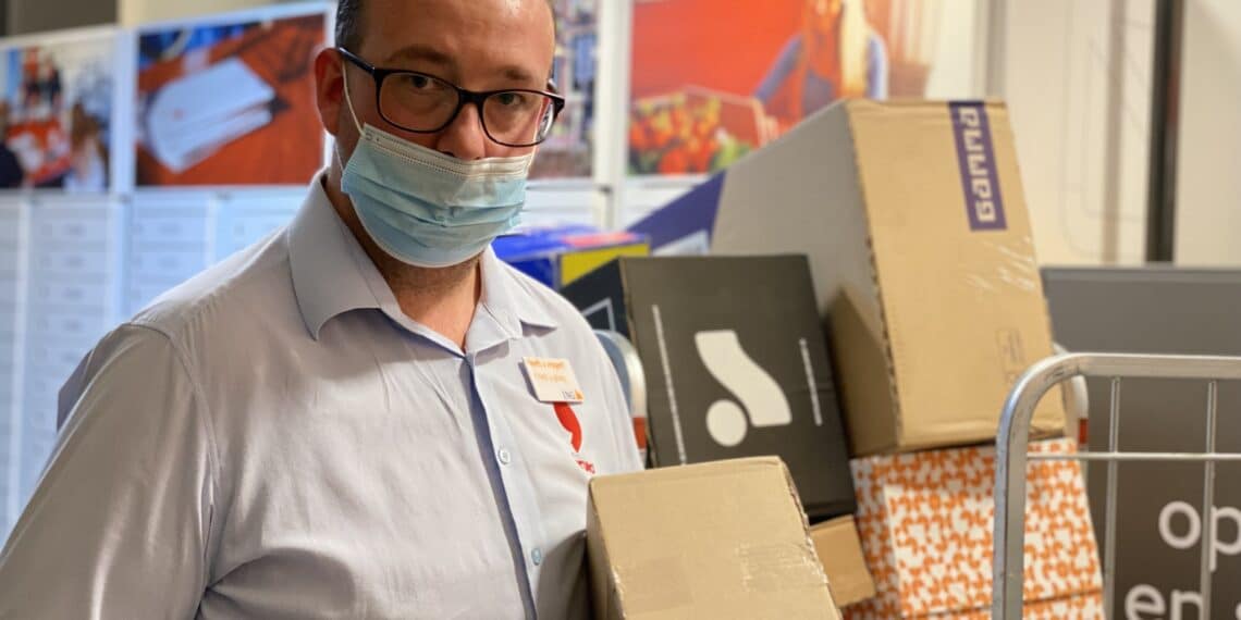 Bestelwoede zorgt voor pakketjestsunami bij ophaalpunten: “Het is heel extreem”