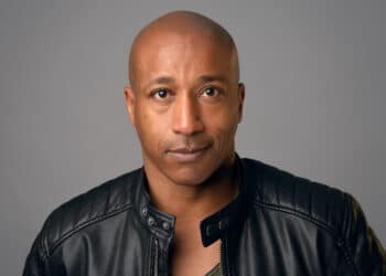 Regisseur Raymi Sambo: “Kaap Liefde leert ons hoe we door televisie gemanipuleerd worden.”