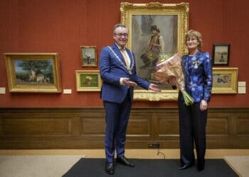 Directeur Teylers Museum Marjan Scharloo ontvangt koninklijke onderscheiding