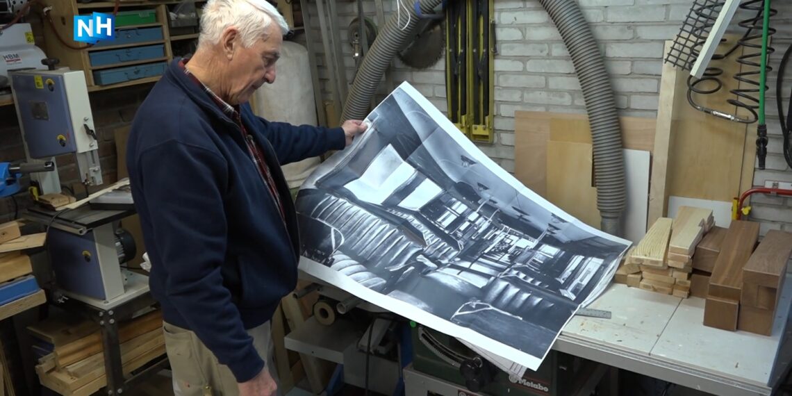 Santpoorter Kees bouwt in zijn schuur het complete interieur van de iconische Blauwe Tram na