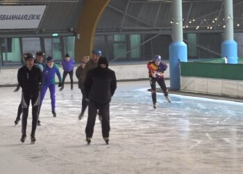 Al vroeg drukte bij schaatsverkopers: “Ik ben een beetje aan het opwarmen”