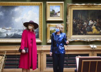 Directeur Teylers Museum verrast met lintje: “Dan begint de burgemeester te praten en zie je opeens je familie zitten!”