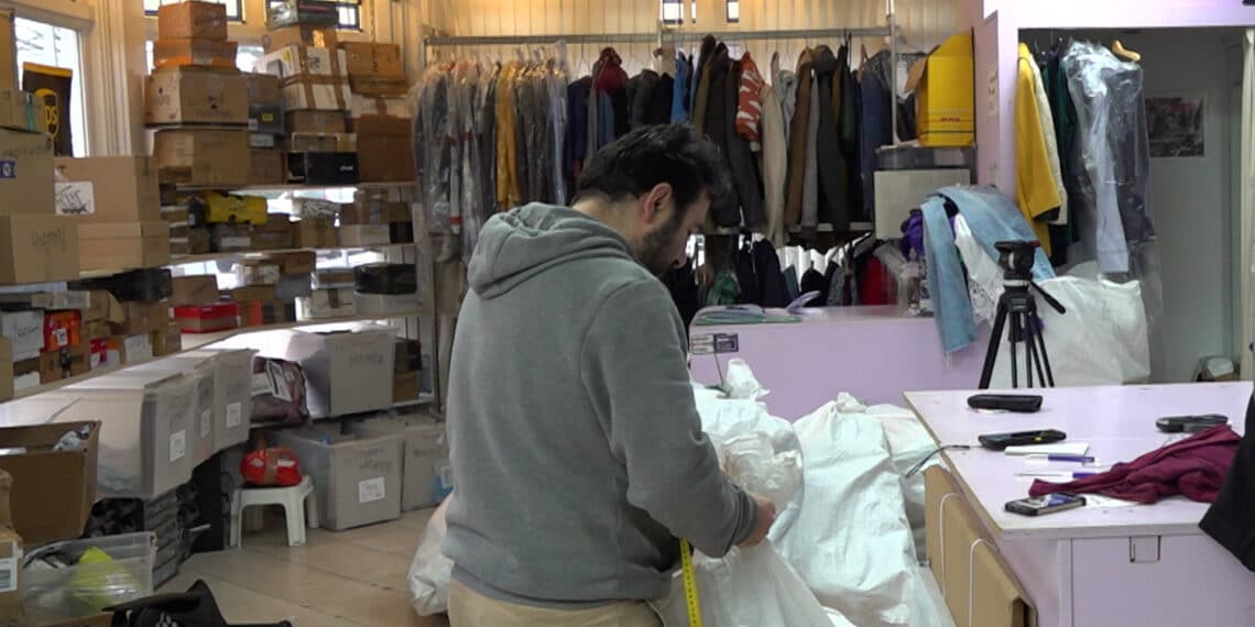 Overladen pakketpunt roept op: ‘Kom je pakket in de ochtend ophalen’