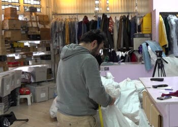 Overladen pakketpunt roept op: ‘Kom je pakket in de ochtend ophalen’