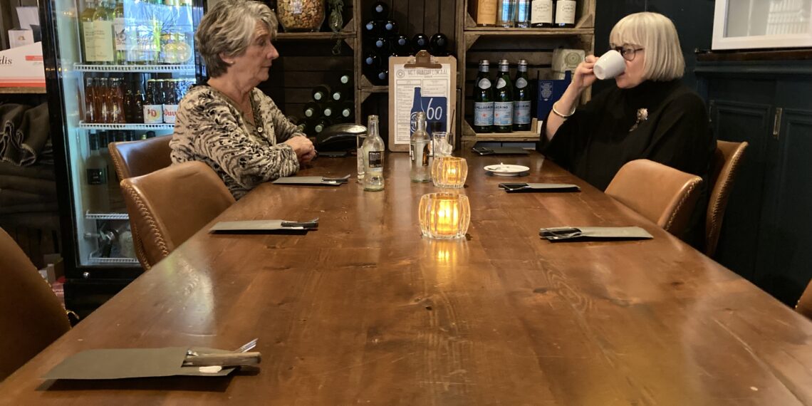Haarlemse aanschuiftafel door coronamaatregel geen diner maar lunch