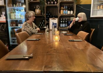 Haarlemse aanschuiftafel door coronamaatregel geen diner maar lunch