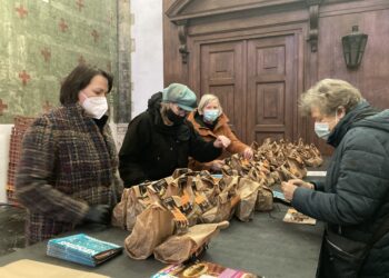 Veel publiek voor broodbankactie Grote Kerk: “Het gaat heel hard”