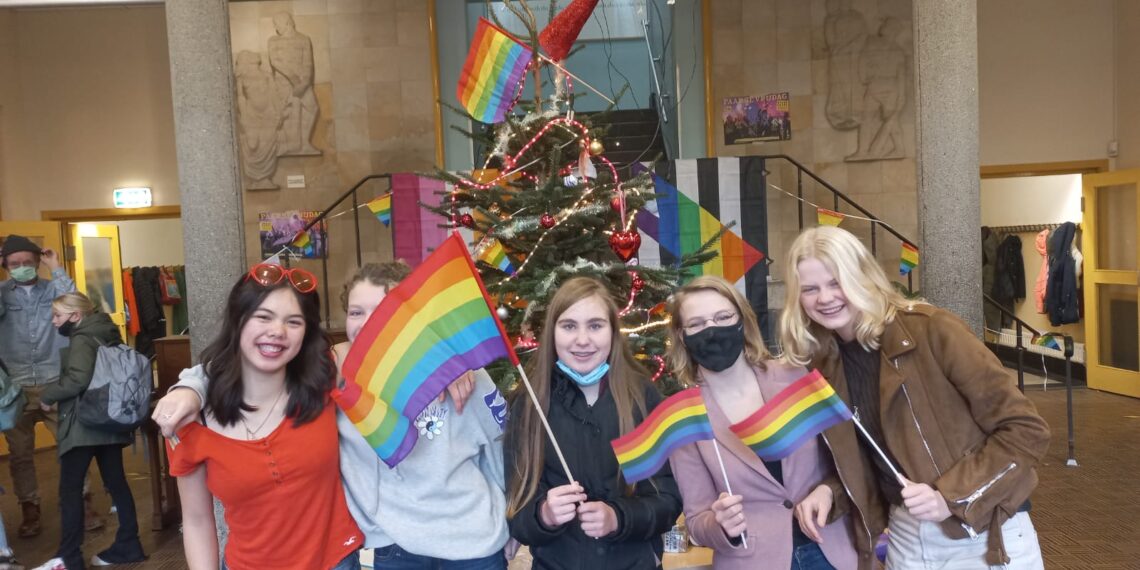 Meer aandacht voor Paarse Vrijdag op scholen met zelfs paarse mondkapjes