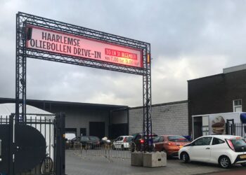 Haarlems Oliebollenbakker Nico: “Geen idee waar de traditie vandaan komt, maar ze horen er wel écht bij!”