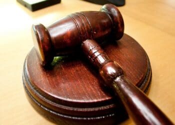 Gemeenteraad stemt over zware dossiers, ondanks dertien afwezigen