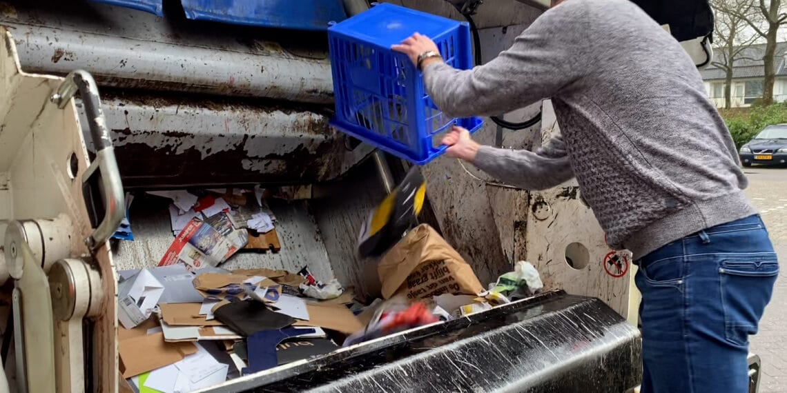 Heemstede zamelt overtollig karton in: “Rij vaak rondjes om een lege bak te vinden”