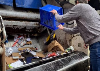 Heemstede zamelt overtollig karton in: “Rij vaak rondjes om een lege bak te vinden”
