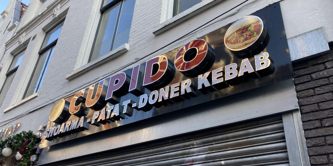 Snackbar Cupido weer open: een maand geen verkoop van alcohol