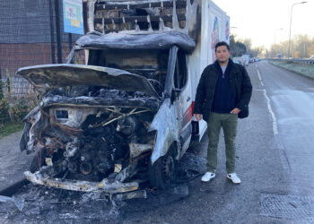 Chefkok Levy ziet zijn zelfgebouwde foodtruck in vlammen opgaan: “Het was m’n baby”