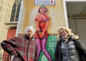 Voluptueuze vrouwen op openbare wc naast kerk zorgen voor vragen aan wethouder