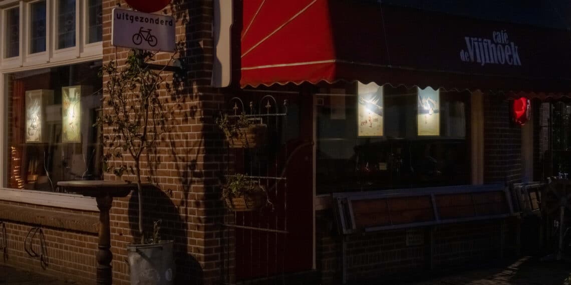 Buurtbewoners maken lichtkunstroute in de Vijfhoek: “Cadeautje aan de stad”