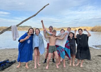 Nieuwjaarsduik in ’t Wed: “Een geweldig klassenuitje!”