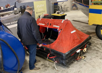 Mysterie rondom aangespoeld reddingsvlot opgelost: ‘Gevallen van schip bij Zeeland’