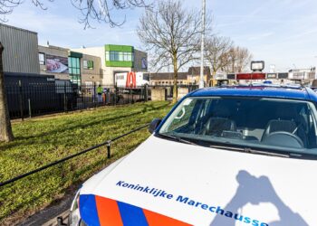 Gewonde bij steekpartij vleesverwerker Waarderpolder, man op klompen vlucht