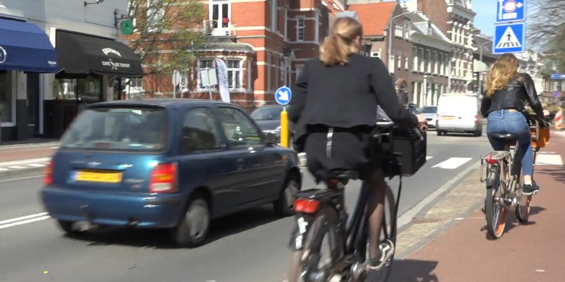Haarlemse ouders zouden auto moeten laten staan bij naar school brengen kinderen